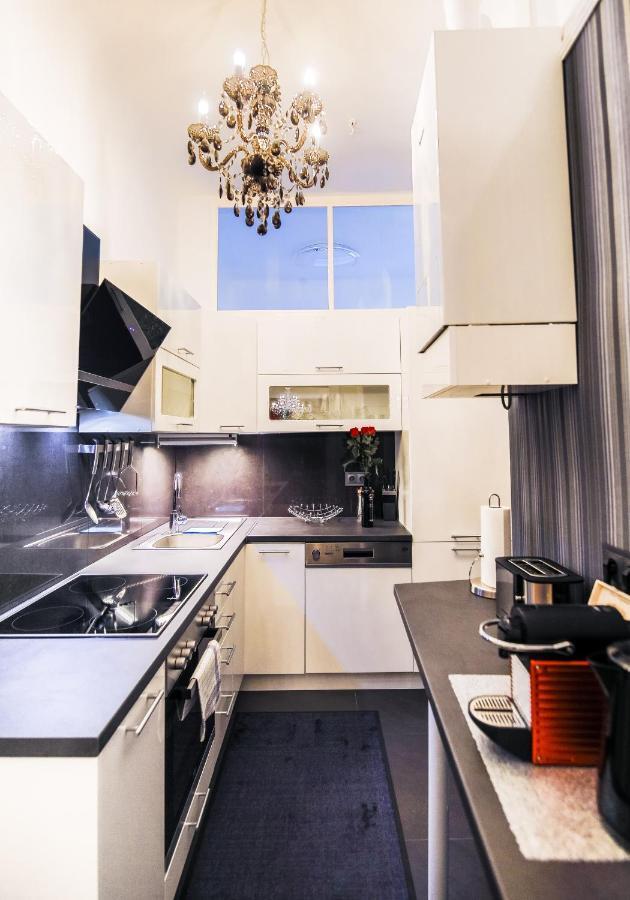 Sophies Place Augarten - Imperial Lifestyle City Apartments Vienna Parking Exterior photo