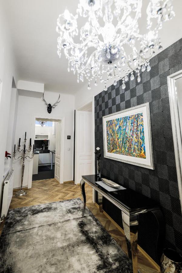 Sophies Place Augarten - Imperial Lifestyle City Apartments Vienna Parking Exterior photo